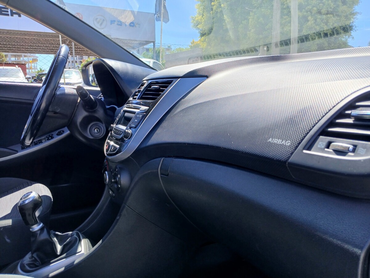 Hyundai Accent GL 1.4 EXCELENTE ESTADO! | Permuta / Financia Hyundai Accent GL 1.4 EXCELENTE ESTADO! | Permuta / Financia