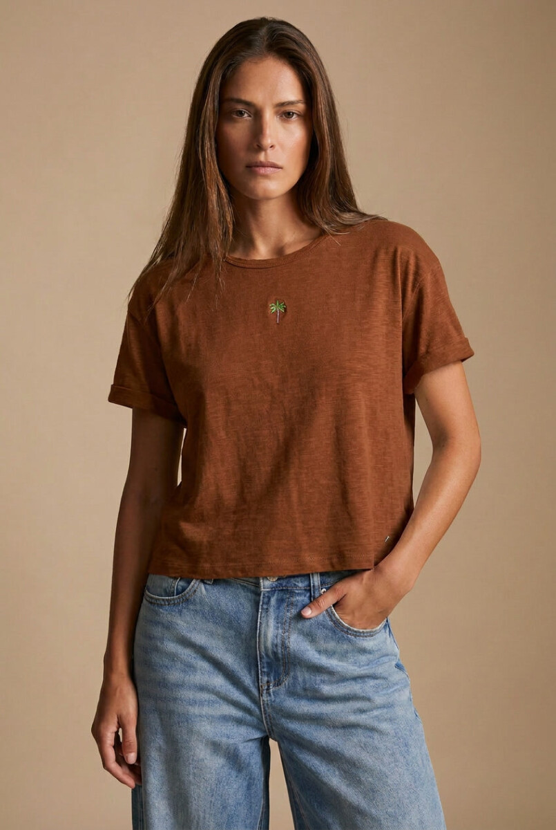 Remera Bordada - Chocolate 
