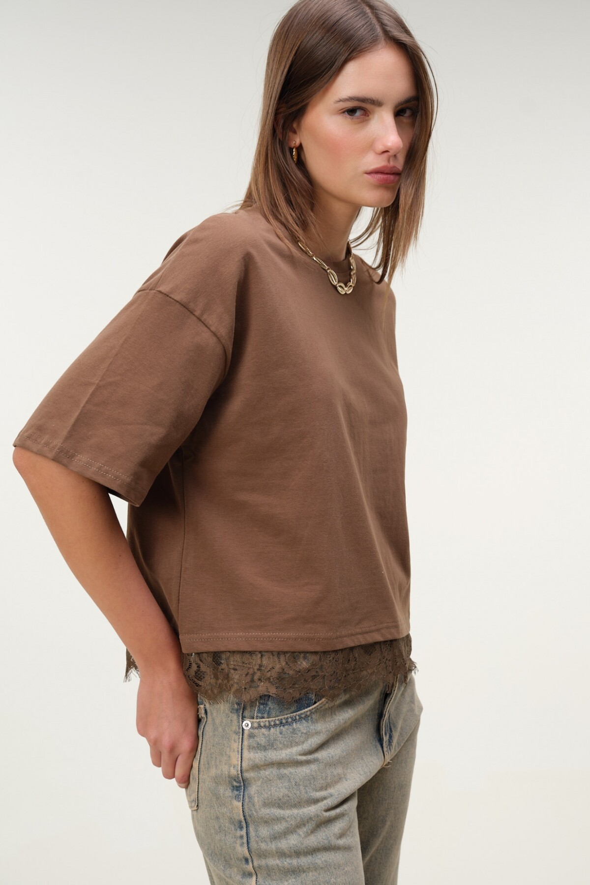 Remera Boxy Algodón Encaje Marron