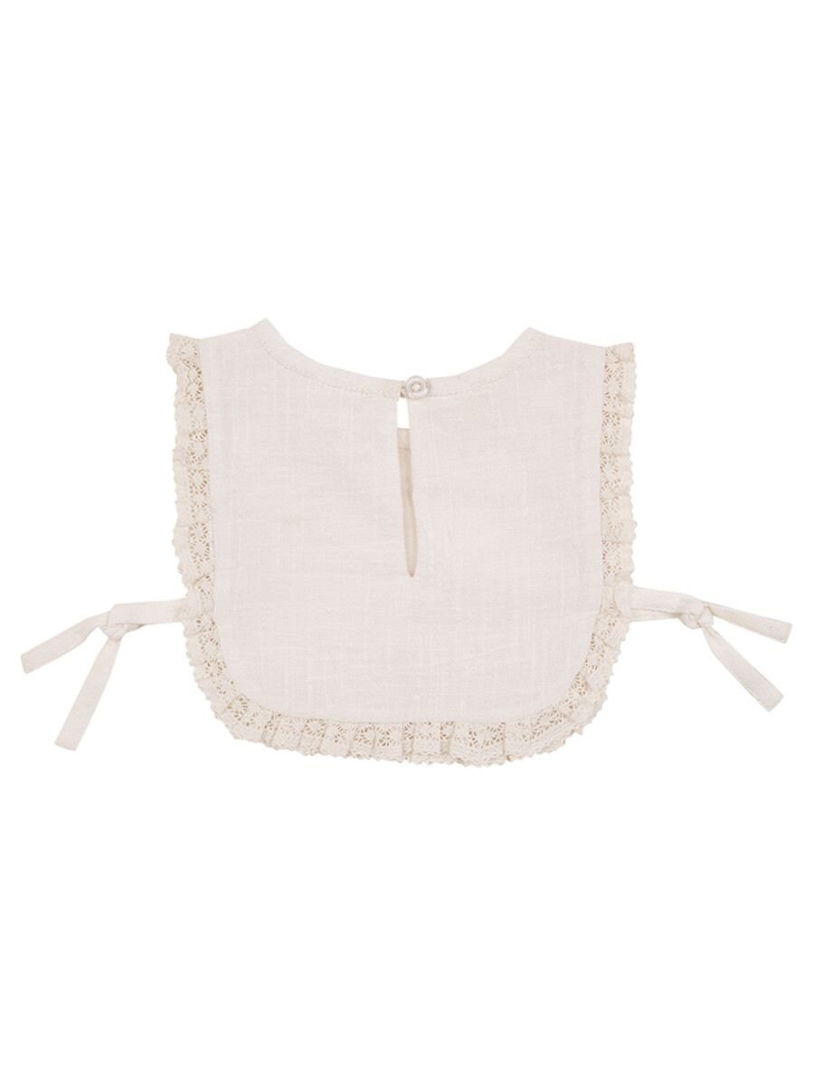 Babero Con Tiras Bordada Blanco Roto