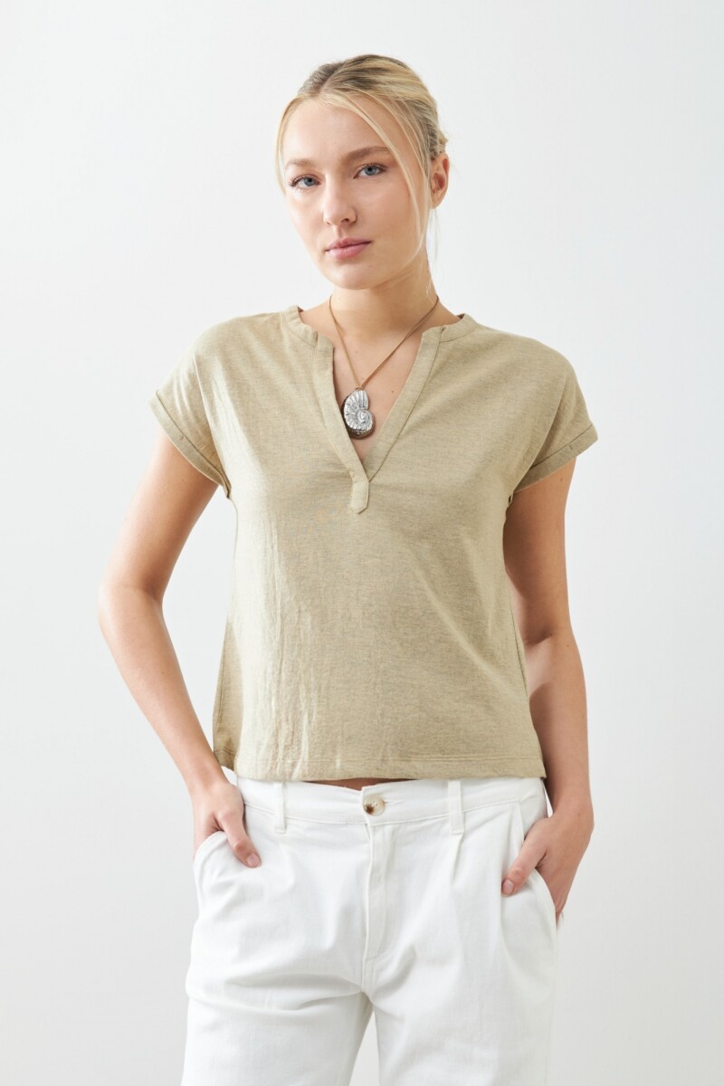 Remera media cartera escote en V beige melange