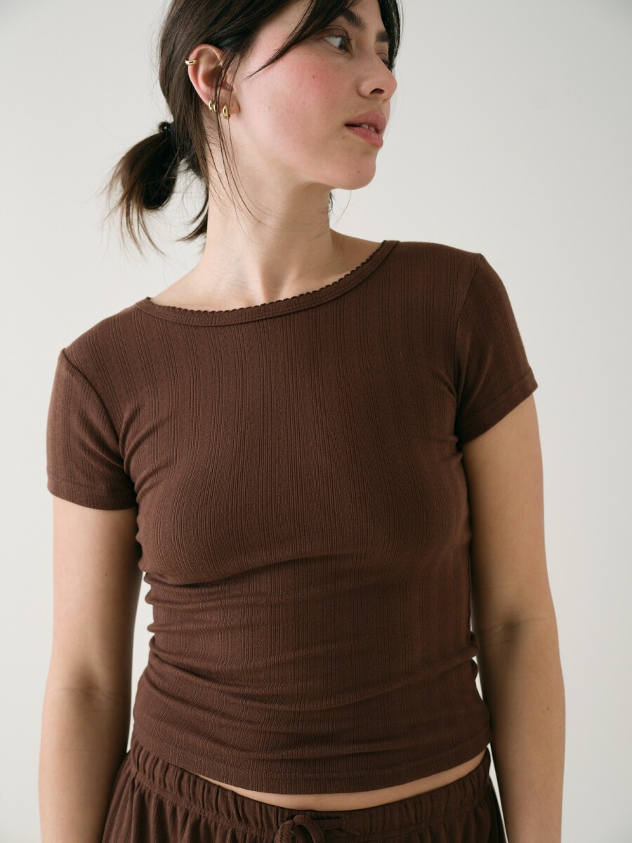 Remera Entallada Pointelle - Marron 