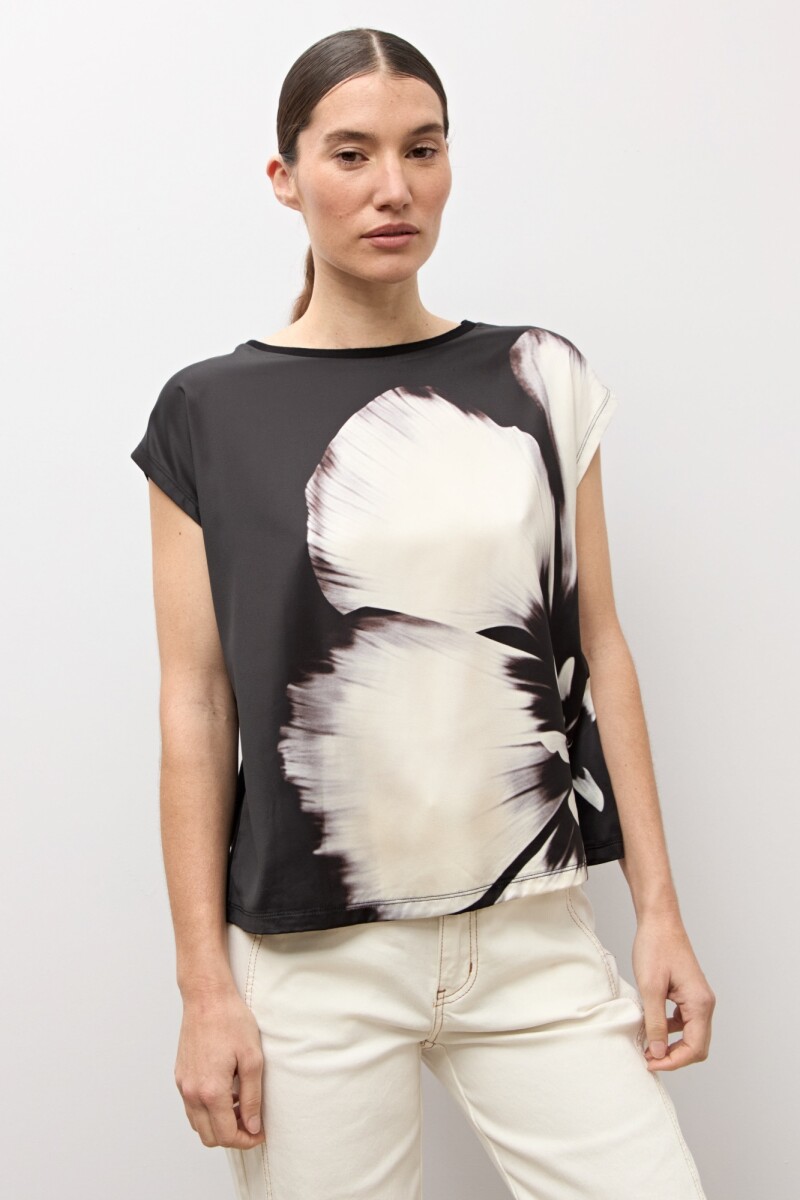 Blusa frente estampado negro