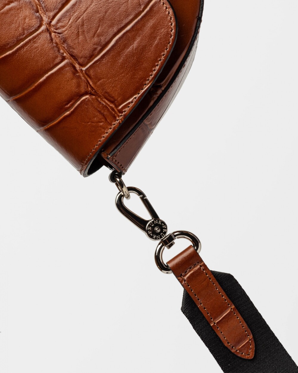 Bandolera The Circle En Cuero Grabado Croco Cuoio