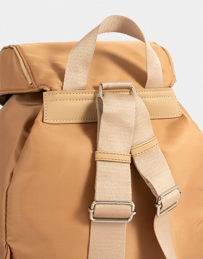 Mochilas Urbanas Mochila Deportiva Con Solapa - Marron Beige
