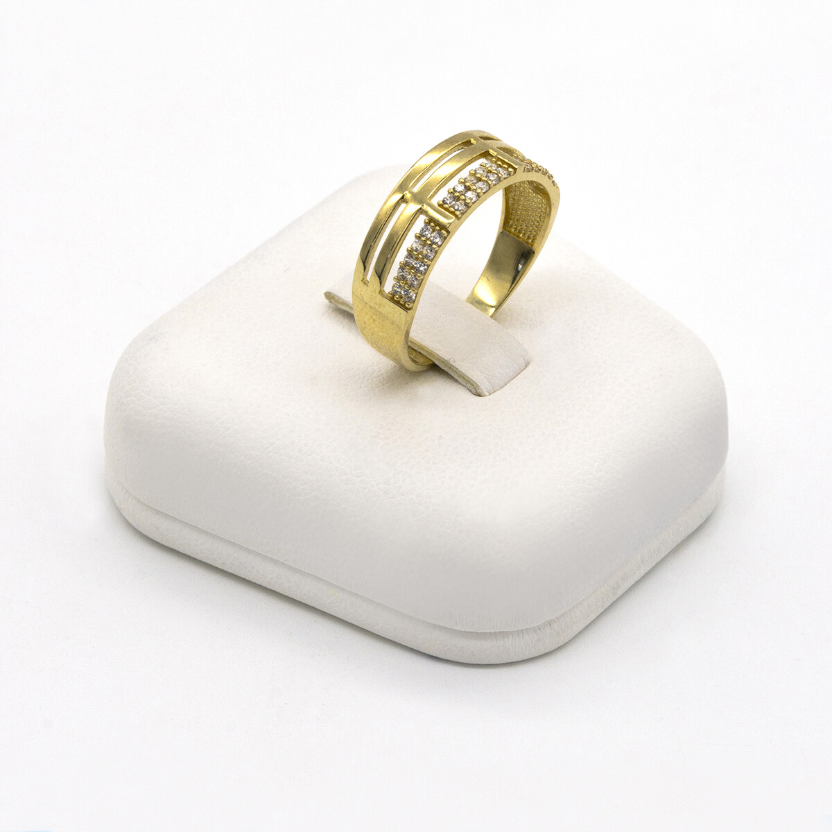 Anillo de oro 9 ktes con circonias. 