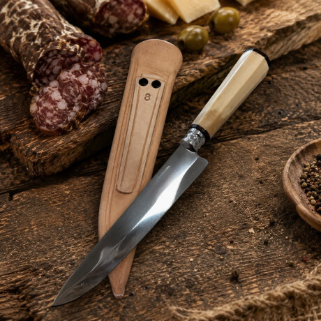 Cuchillo Artesanal Acero de Carbono Mango Guampa o Hueso y Vaina de Cuero N°8 Cuchillo Artesanal Acero de Carbono Mango Guampa o Hueso y Vaina de Cuero N°8