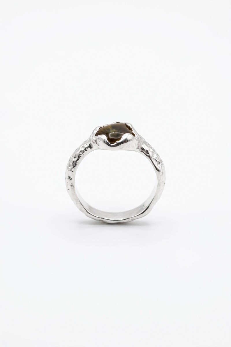 Anillo irregular detalle plateado