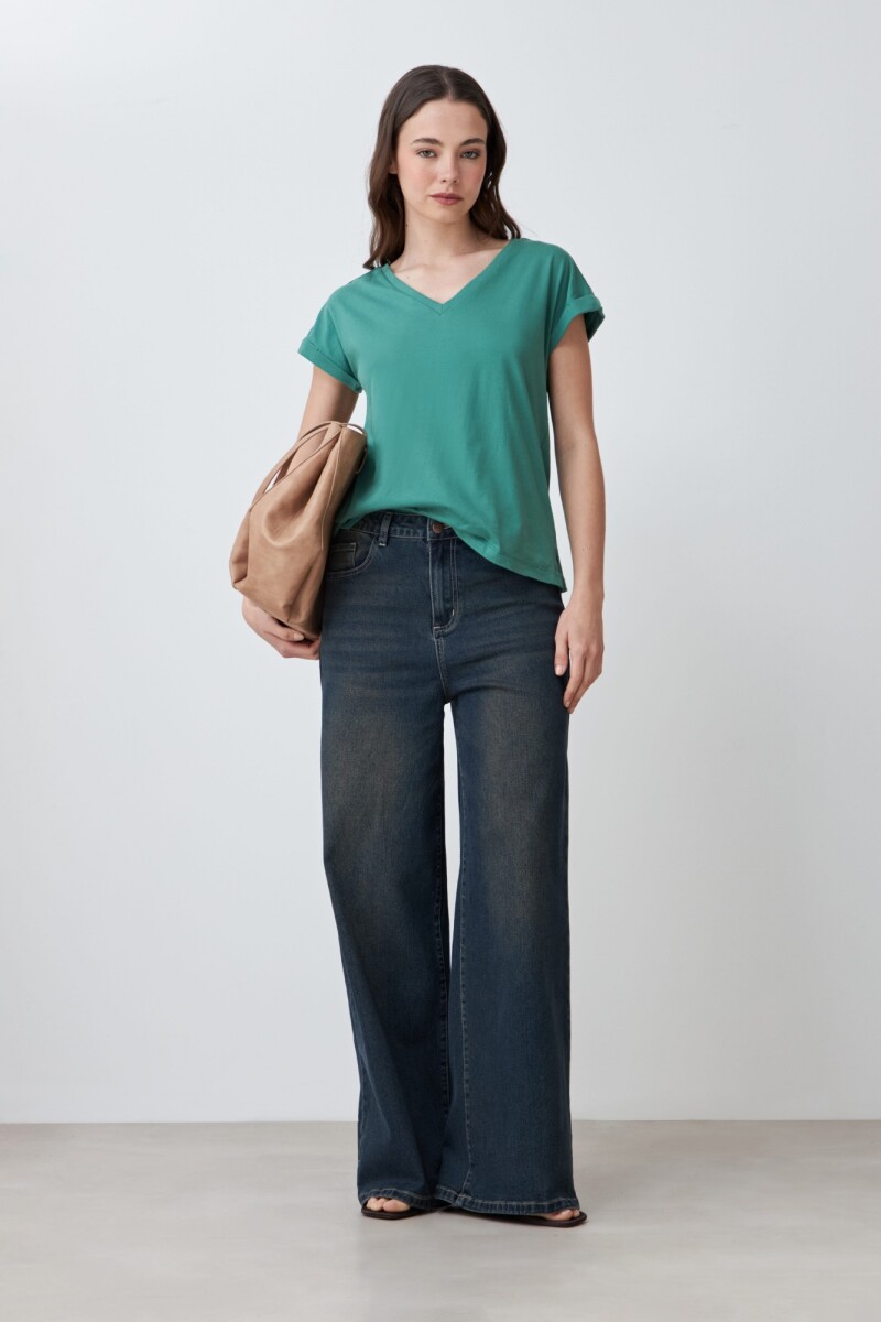 Remera con bordado en hombros - verde 