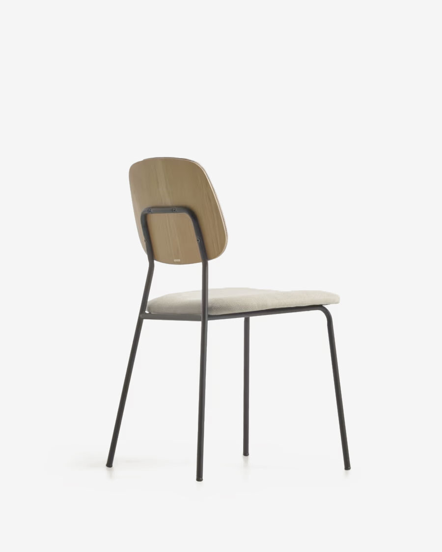 Silla apilable Benilda beige, chapa de roble y acero con acabado negro Silla apilable Benilda beige, chapa de roble y acero con acabado negro