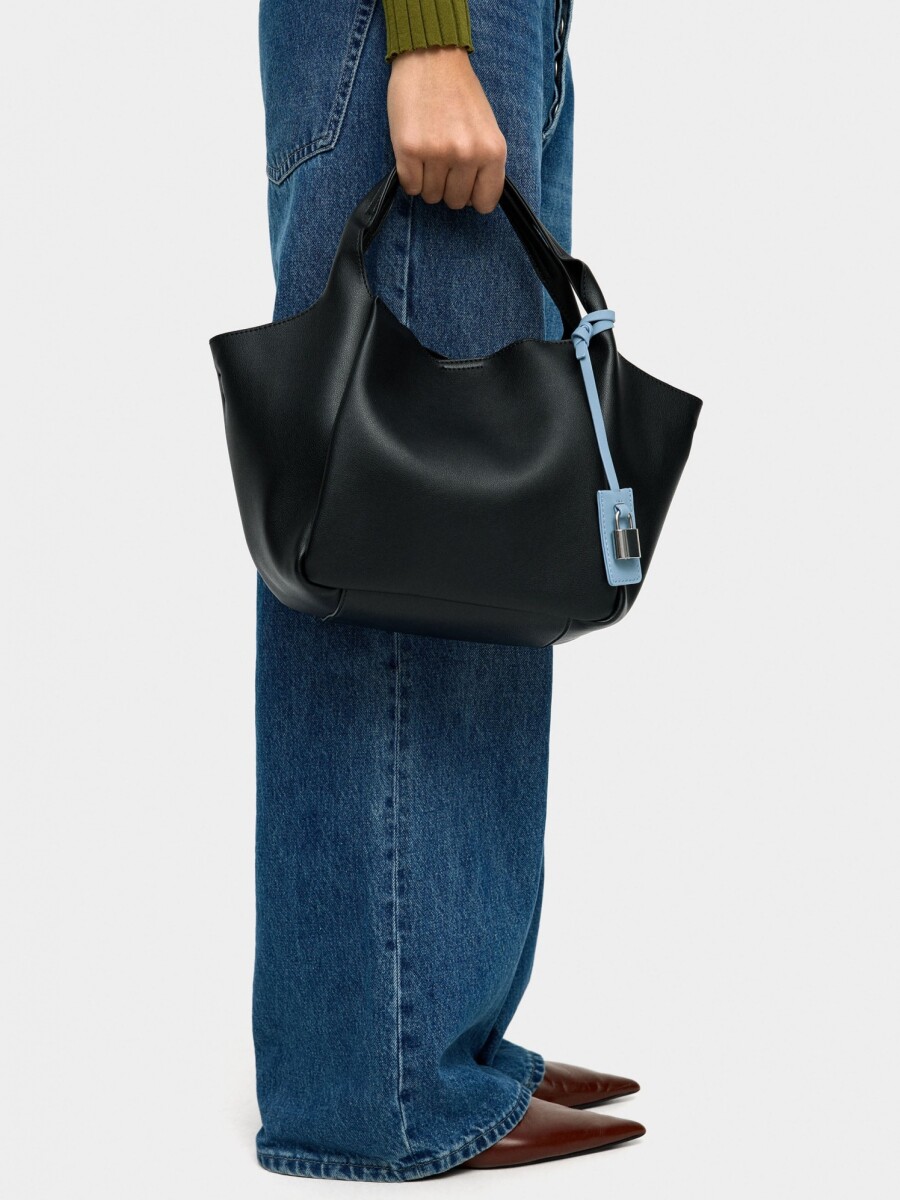 Bolso Tote Con Penduro negro