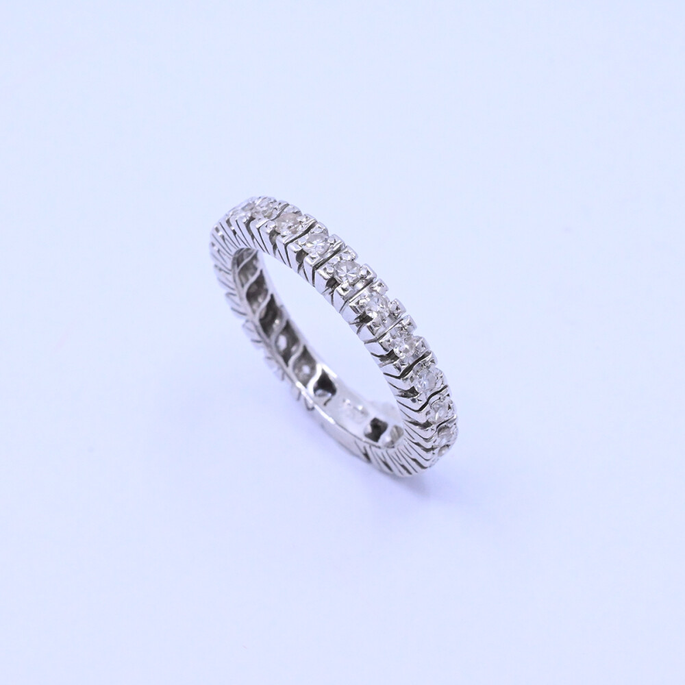 Anillo sin fin oro 18k blanco con brillantes engarce 4 puntas. Anillo sin fin oro 18k blanco con brillantes engarce 4 puntas.