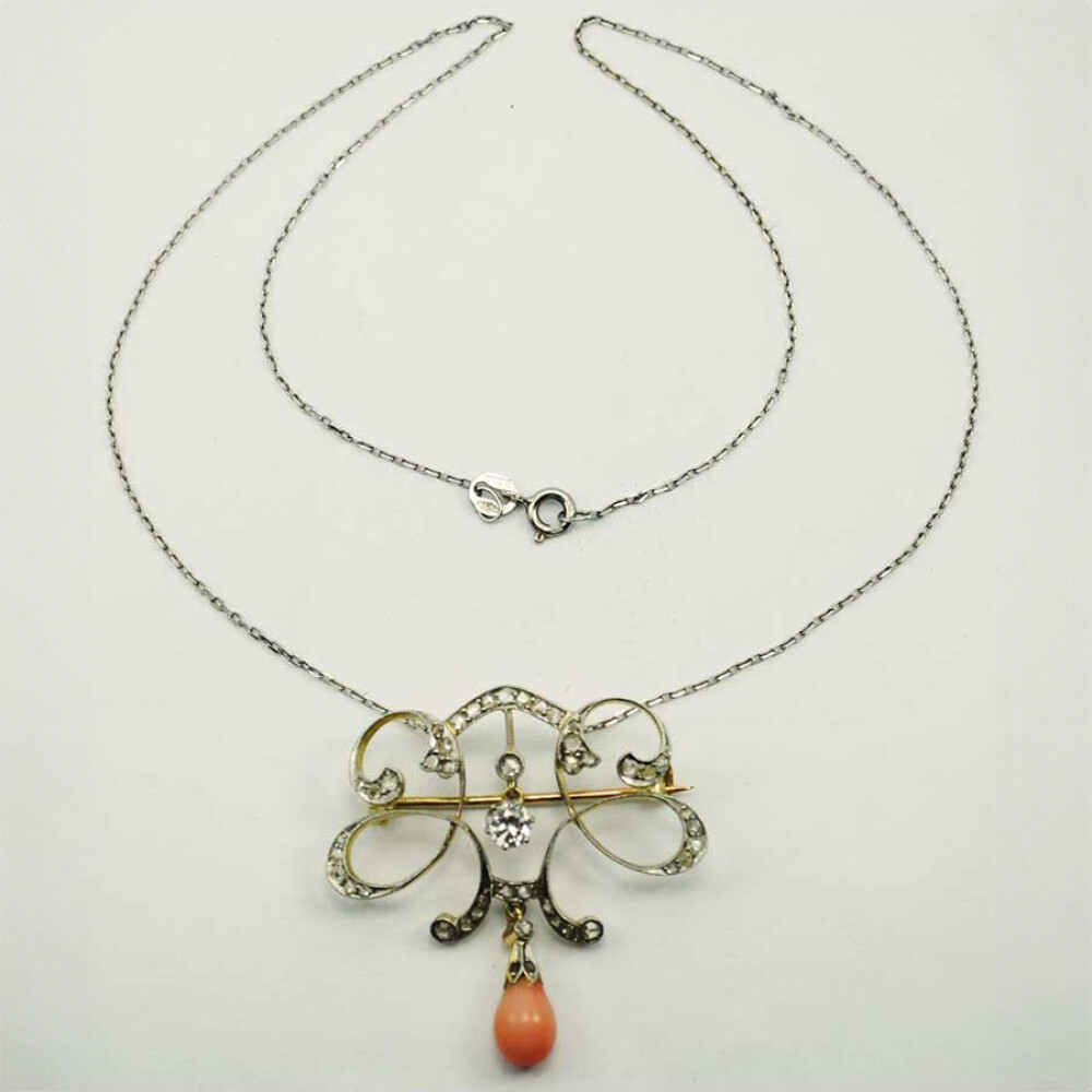 Pendantif Oro 18 K, brillante, diamantes y coral Pendantif Oro 18 K, brillante, diamantes y coral