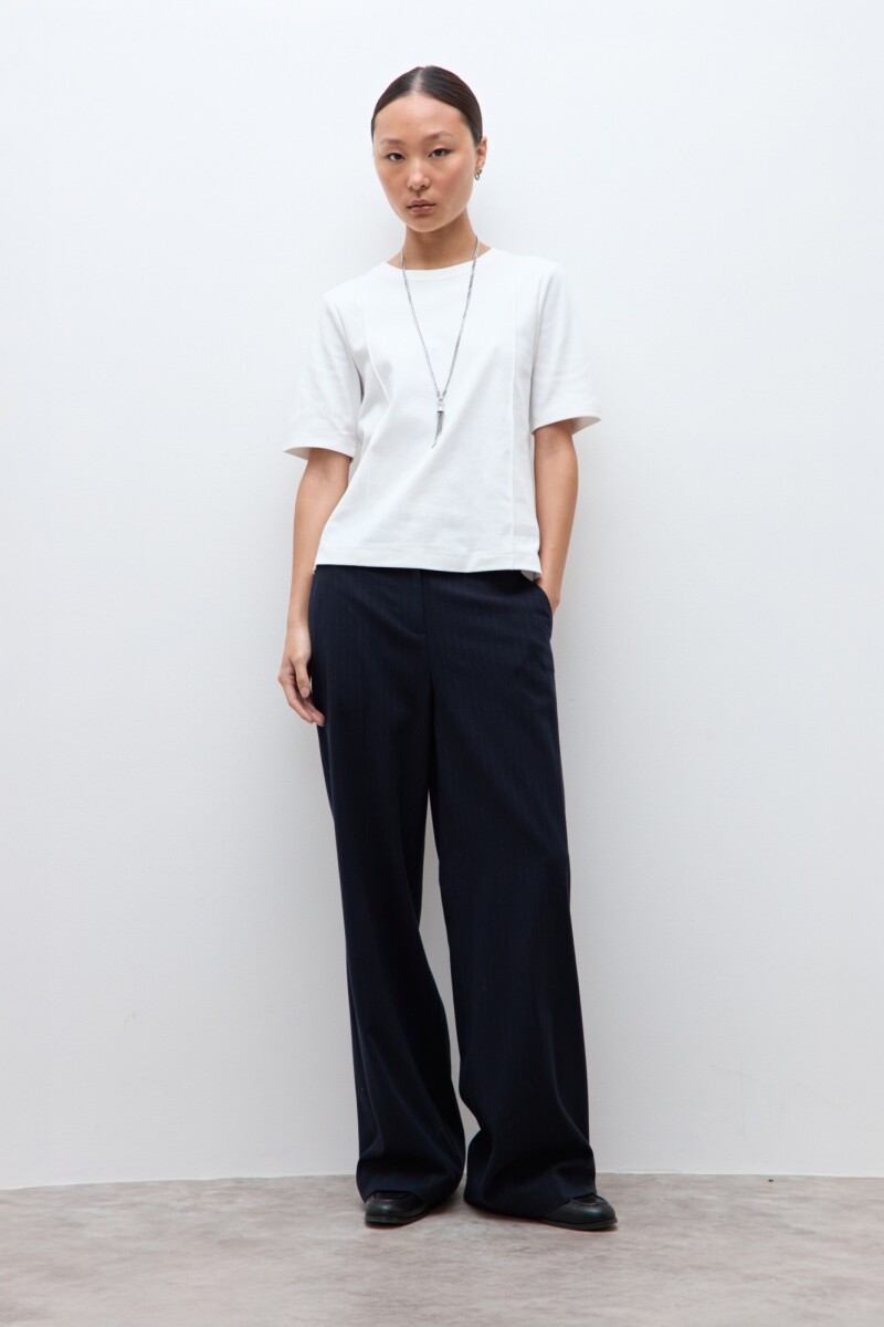 Remera con cortes verticales blanco