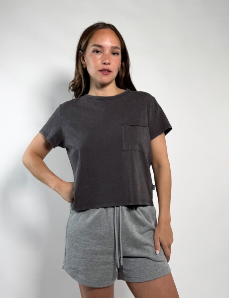 Remera con bolsillo Caro Topo