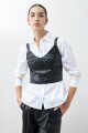 Top eco cuero con cortes y tul negro