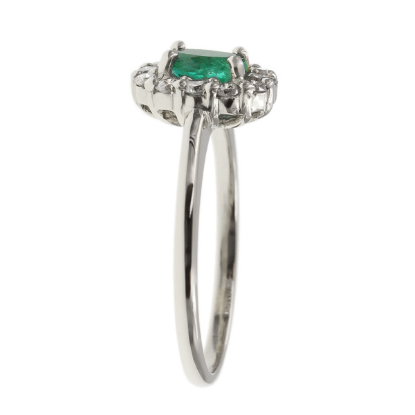 Anillo Diana en oro blanco 18k con brillantes y esmeralda * Anillo Diana en oro blanco 18k con brillantes y esmeralda *