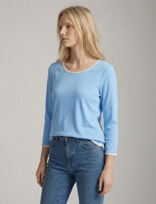 Remera Modal Bordado CELESTE/MULTI