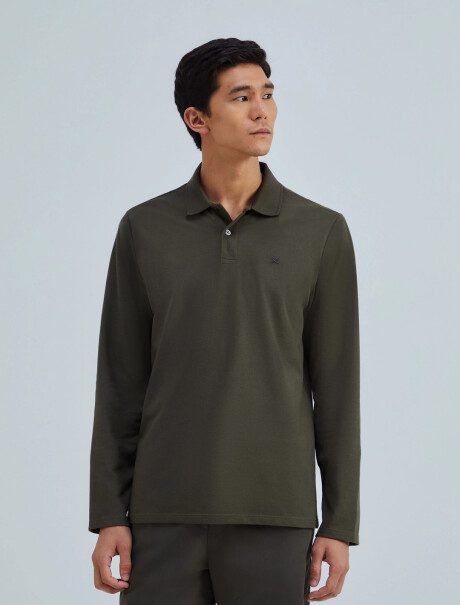 POLO EN PIQUÉ MODELO REGULAR VERDE