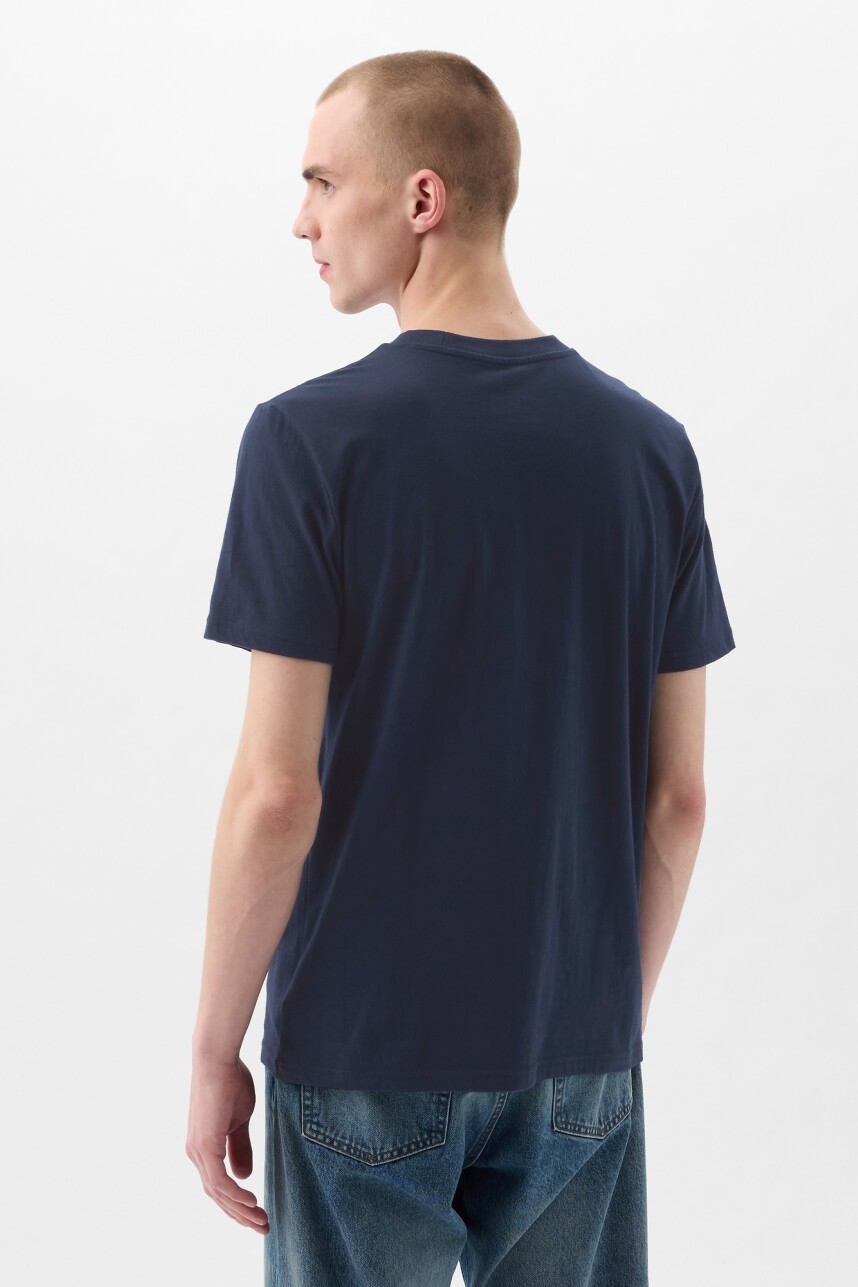 Remera Con Bolsillo Logo Gap Hombre Tapestry Navy