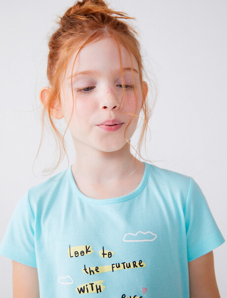 CAMISETA DE NIÑA MANGA CORTA ESTAMPADA CELESTE