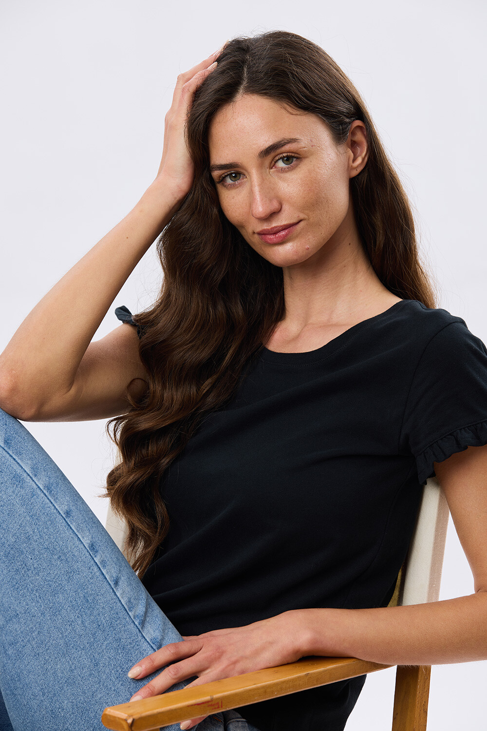 REMERA DE ALGODÓN CON VOLADO Negro