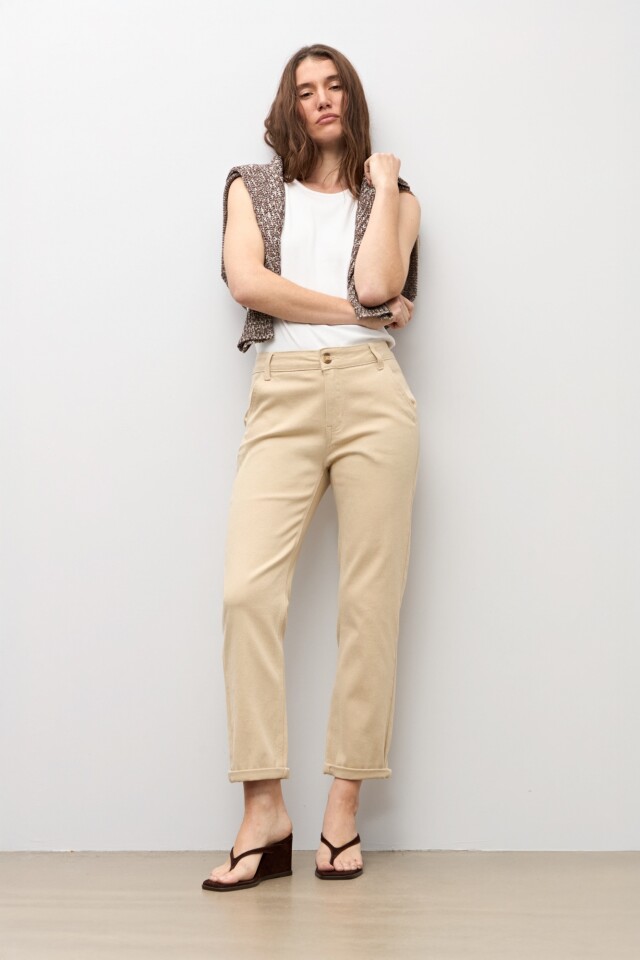 Pantalon recto chino beige