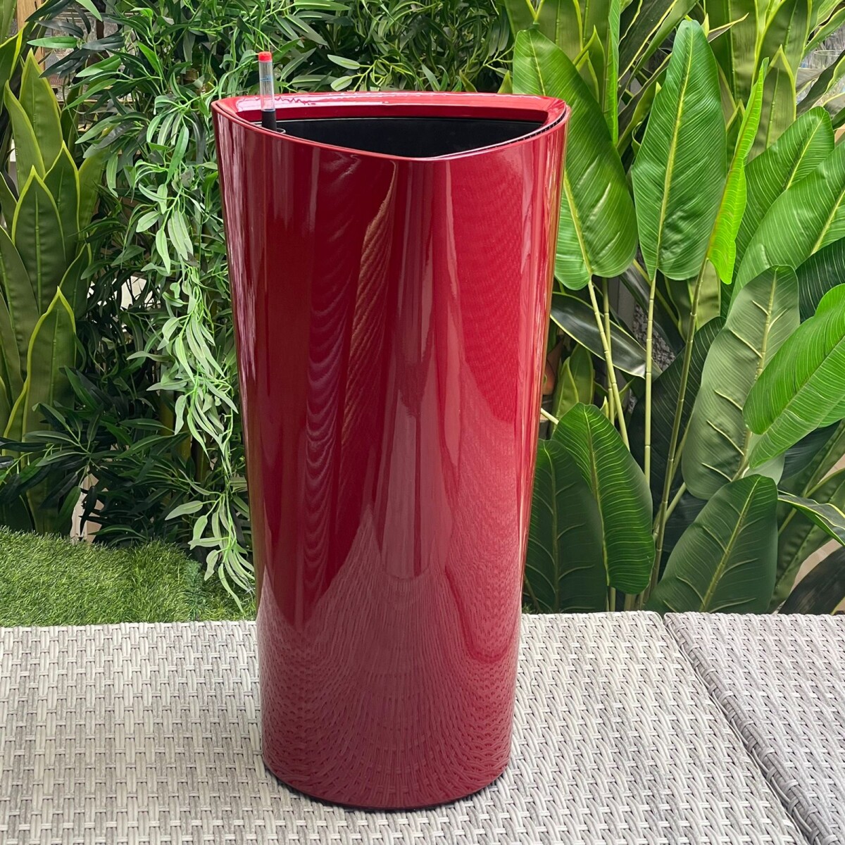 Maceta Autorregable Roja Plástico Alto 56CM x Lado 30CM 
