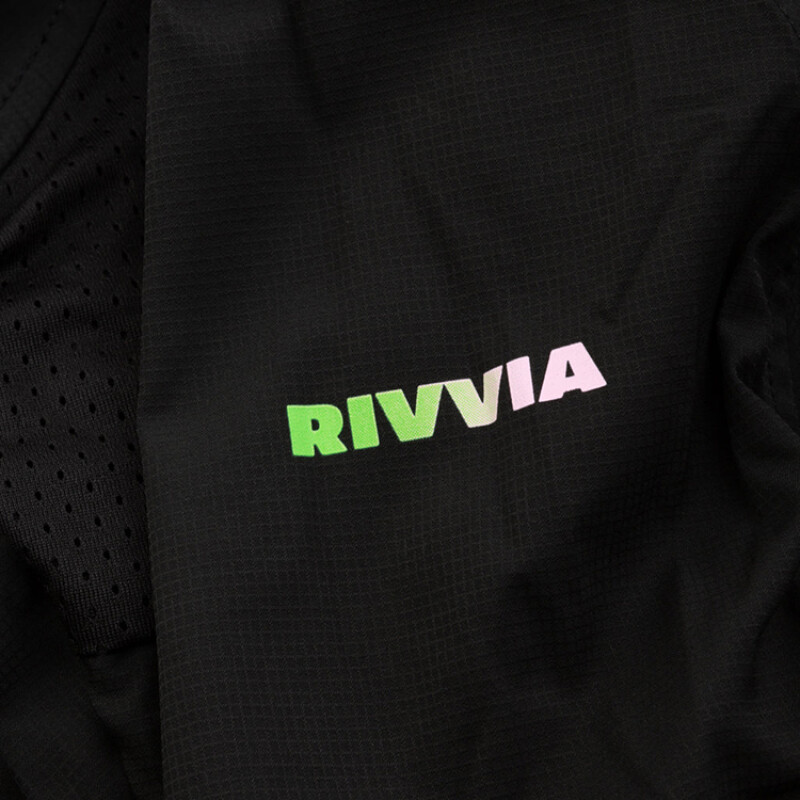 Campera Rivvia Pursuit Spray - Negro Campera Rivvia Pursuit Spray - Negro