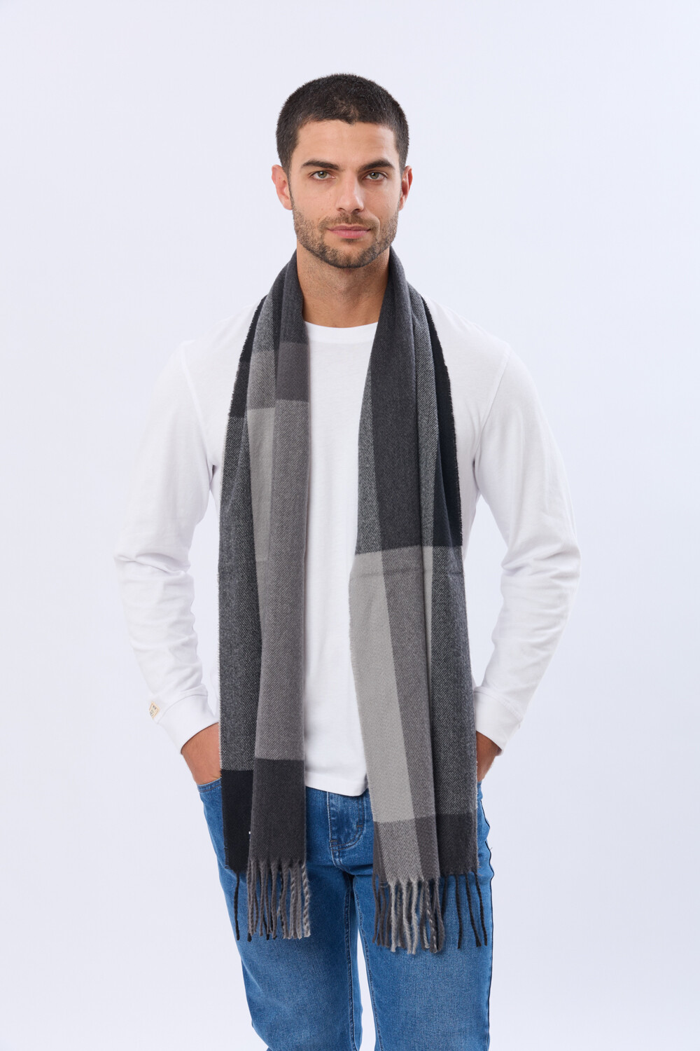 BUFANDA TEJIDA A CUADROS Gris