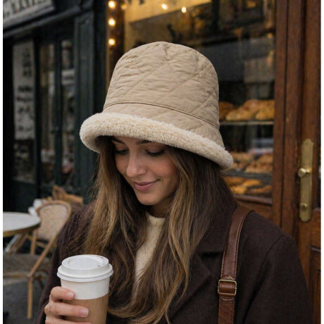 Gorro piluso puffer con corderito Beige