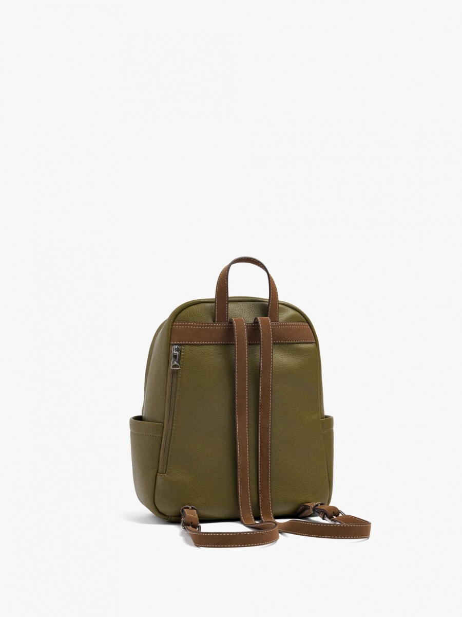 Mochila Básica Con Colgante caqui