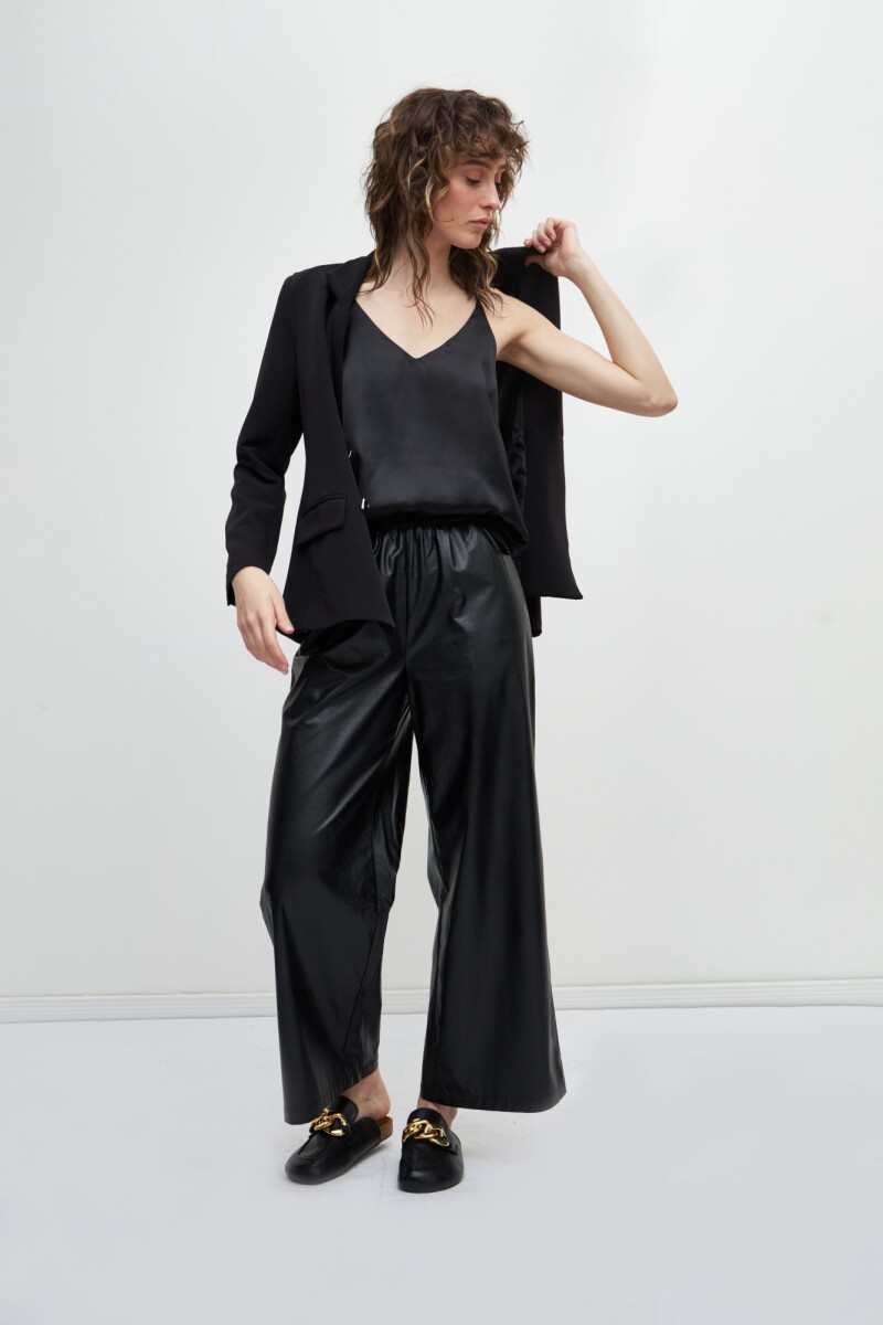 Top escote V satinado negro