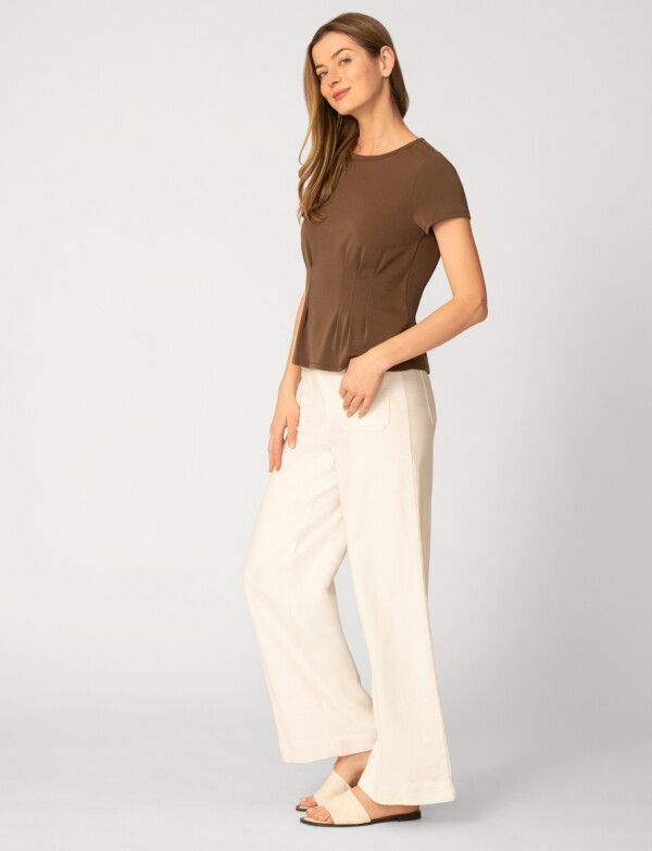 Remera Alforzas MARRON
