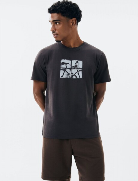 CAMISETA CON ESTAMPA MODELO REGULAR GRIS