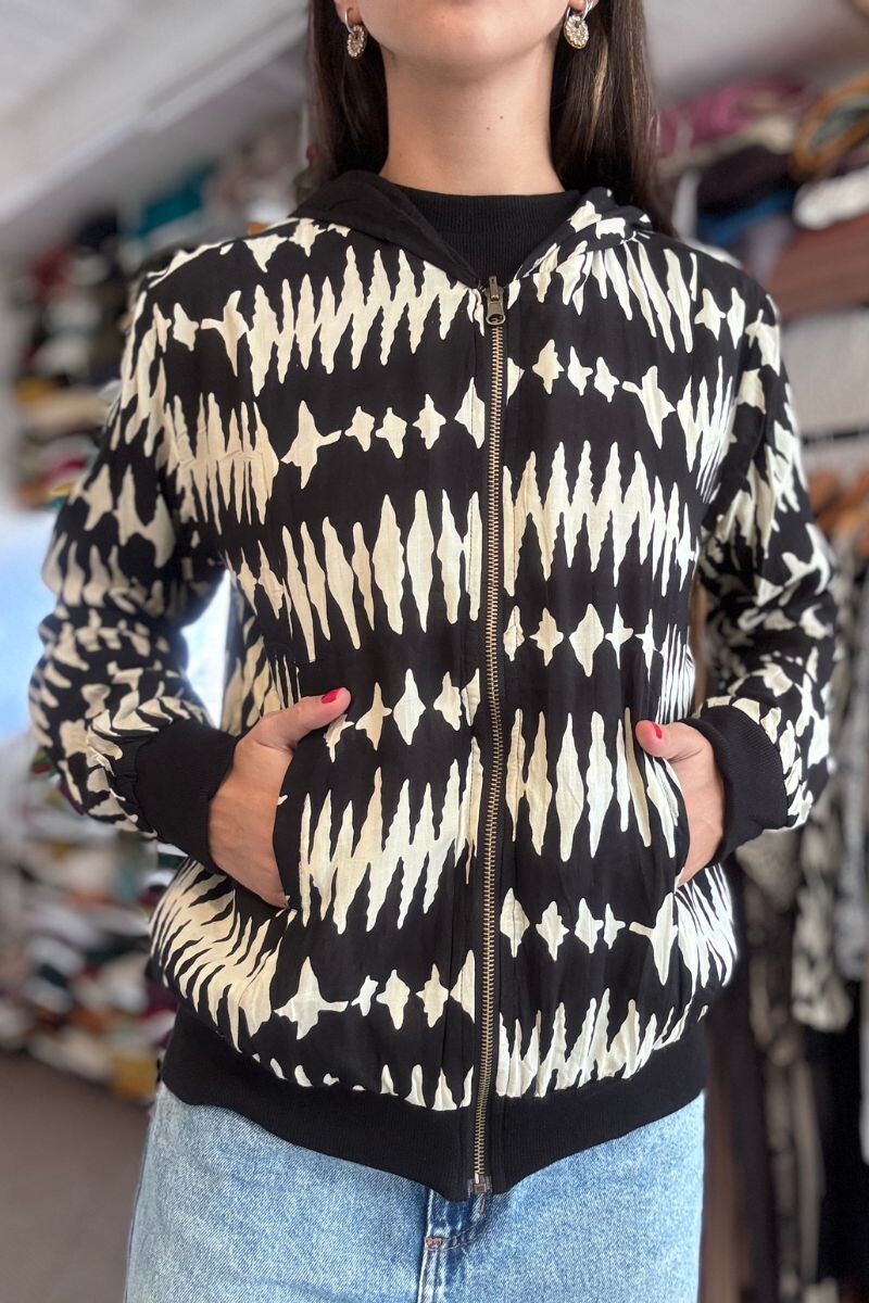 Campera capucha rayón Negra y blanca
