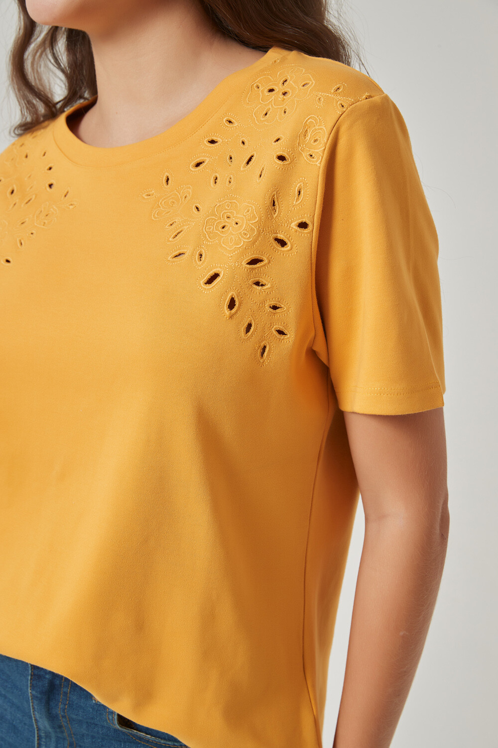 Remera Tsehay Mostaza