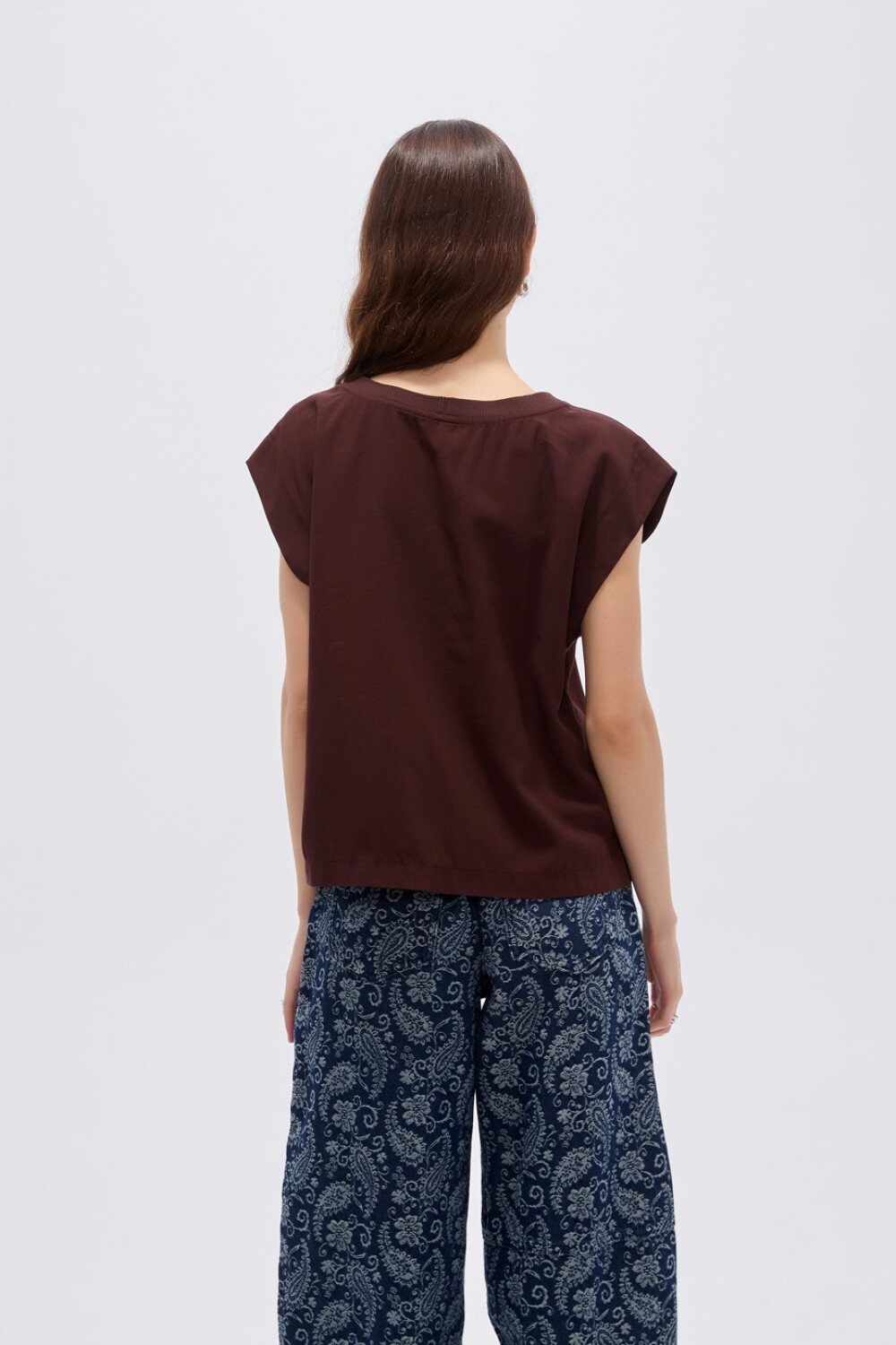 Remera Zoru Marron