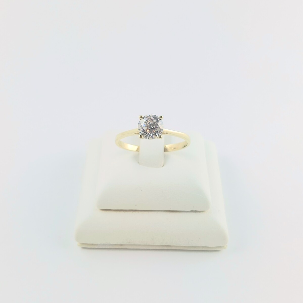Anillo de oro 9 ktes con circonia 
