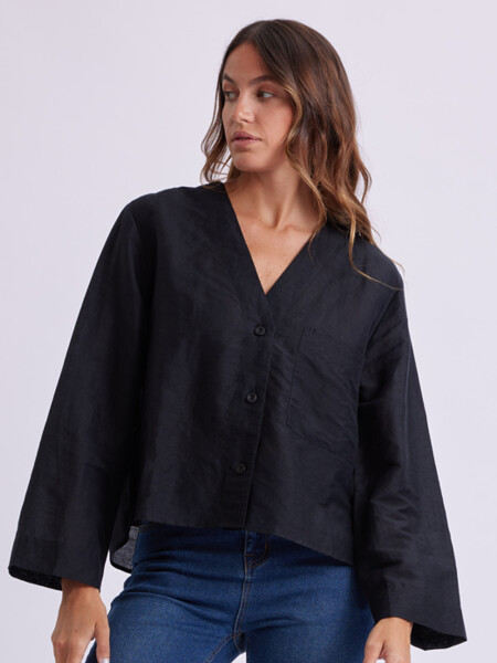 Camisa cuello v Negra