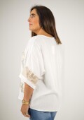 Blusa de viscosa con aplique dorado Beige