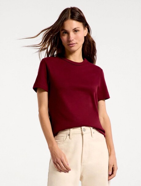 CAMISETA BÁSICA SLIM BORDEAUX