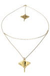 COLGANTE DE DOBLE CADENA CORTA ALEACIÓN DE METALES BAÑADO EN ORO 18K CON MANTARRAYA Colgante
