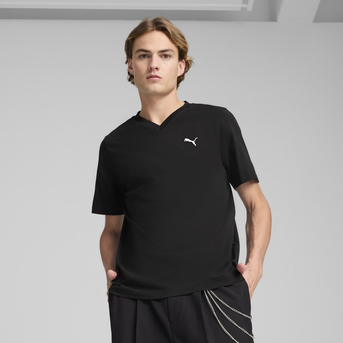 ESS V-Neck Tee 68254801 - Negro 