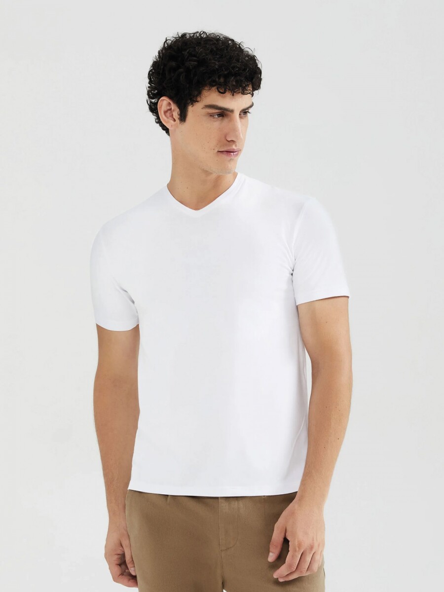 CAMISETA BÁSICA MANGA CORTA SLIM CUELLO EN V - BLANCO 
