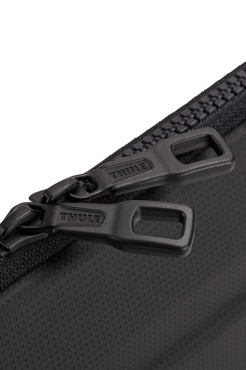 Thule Gauntlet MacBook® Sleeve 16" - Black Thule Gauntlet MacBook® Sleeve 16" - Black