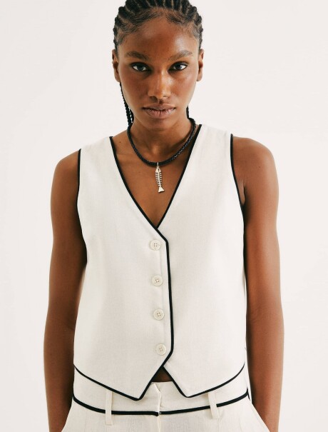 CHALECO CON ESCOTE EN V BLANCO