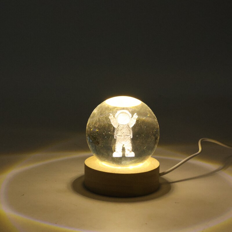 Lámpara veladora 3D diseño astronauta base de madera 6" Lámpara veladora 3D diseño astronauta base de madera 6"