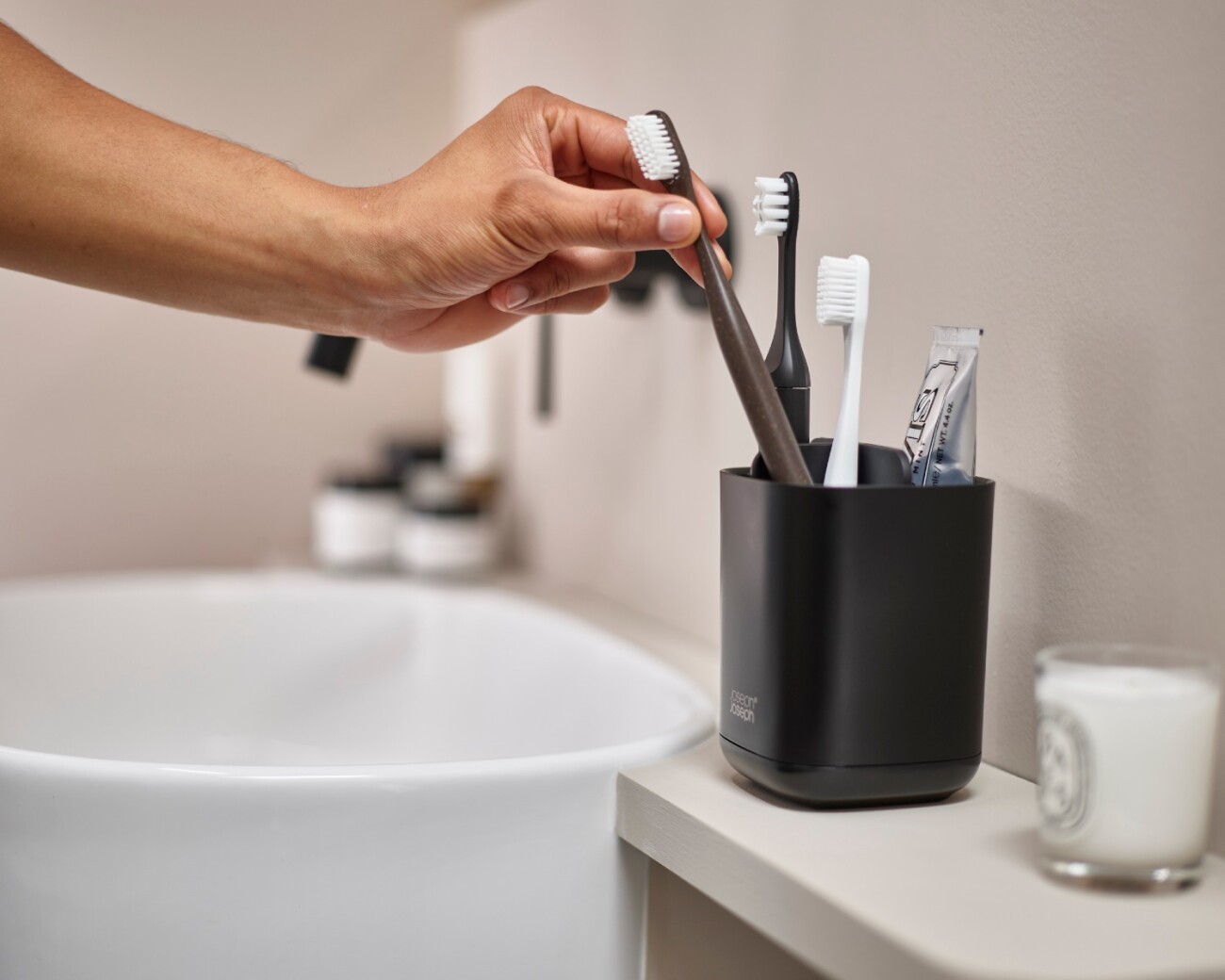 Organizador para Cepillos de Dientes Joseph Joseph EasyStore™ Negro Mate - PREVENTA Organizador para Cepillos de Dientes Joseph Joseph EasyStore™ Negro Mate - PREVENTA