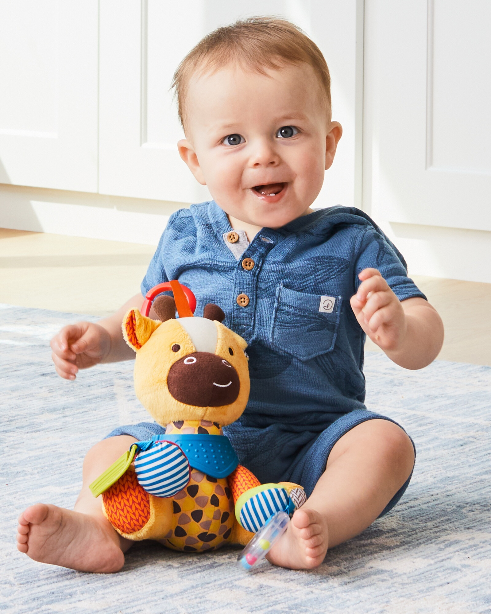 Peluche colgante multisensorial, diseño jirafa Peluche colgante multisensorial, diseño jirafa
